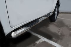 Пороги труба d76 с накладкой (вариант 3) для Toyota Hilux Black Onyx 2020-
