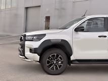 Защита переднего бампера d63 секции-d63 уголки+клыки для Toyota Hilux Black Onyx 2020-