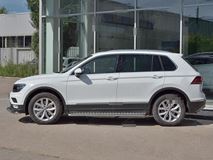 Пороги труба d42 с листом (Лист алюм, проф.сталь) (вариант 2) VOLKSWAGEN TIGUAN (not OFF ROAD) 2017-2020