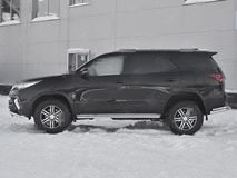 Пороги труба d42 с листом (Лист алюм, проф.сталь) (вариант 2) Toyota Fortuner 2020- 