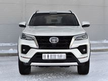 Защита переднего бампера d75х42 дуга Toyota Fortuner 2020- 