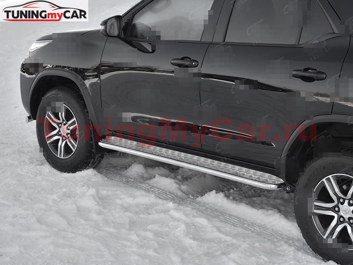 Пороги труба d42 с листом (Лист алюм, проф.сталь) (вариант 2) Toyota Fortuner 2017-2020 