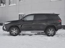 Пороги труба d42 с листом (Лист алюм, проф.сталь) (вариант 2) Toyota Fortuner 2017-2020 