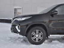 Защита переднего бампера d63 секции Toyota Fortuner 2017-2020 