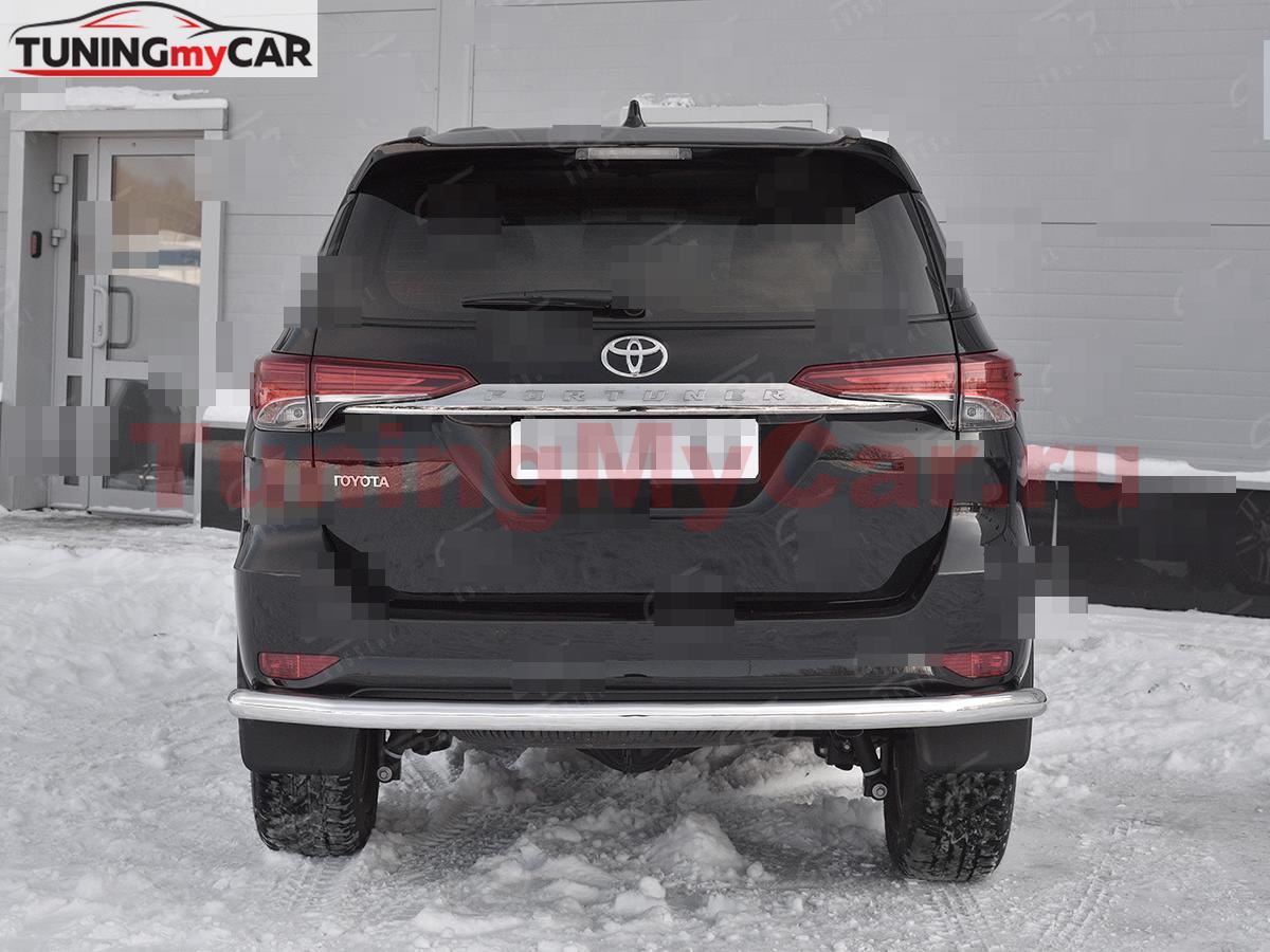 Защита заднего бампера d63 секции Toyota Fortuner 2017-2020 