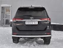 Защита заднего бампера d63 секции Toyota Fortuner 2017-2020 