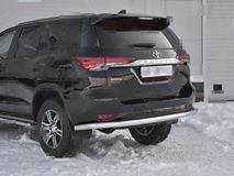 Защита заднего бампера d63 секции Toyota Fortuner 2017-2020 
