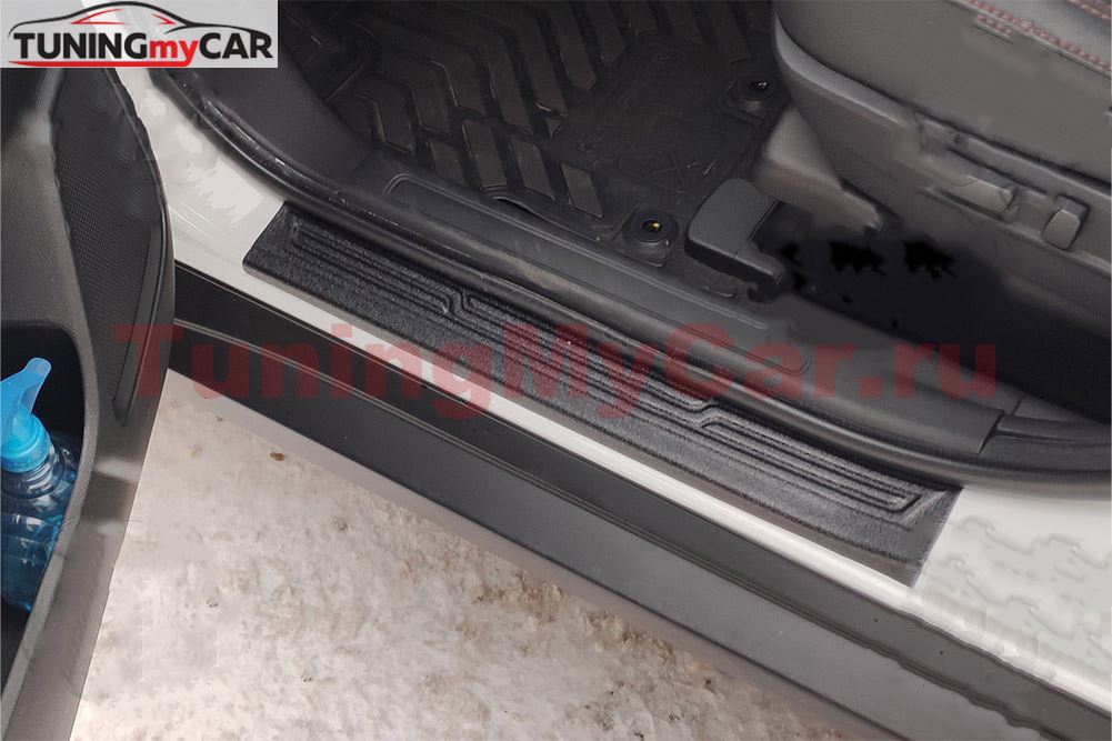 Накладки на внутренние пороги передних дверей (2 шт.) Mitsubishi Outlander 2018-