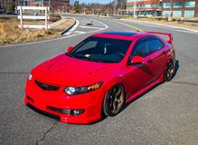Капот пластиковый "Agressive Sport" для Honda Accord VIII 2008-2012/Acura TSX (CU2) Var №2 (с прорезанным центральным воздуховодом)