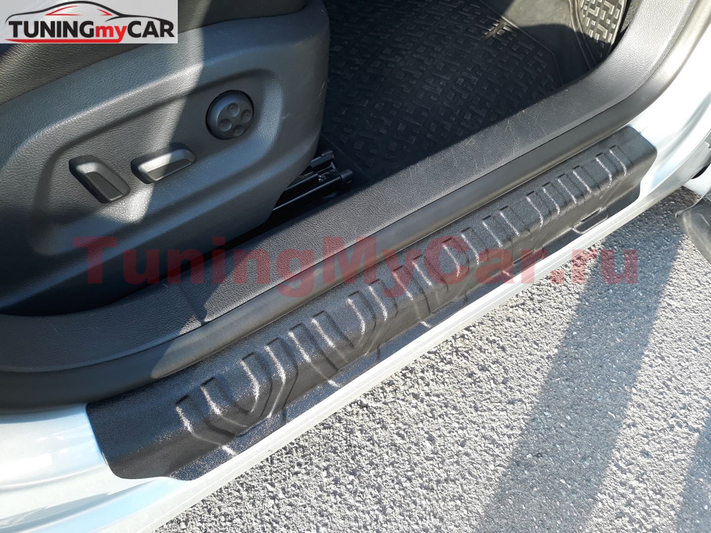 Накладки на внутренние пороги дверей Volkswagen Tiguan 2007-2015