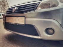 Зимняя заглушка решетки переднего бампера Renault  Sandero 2009-2013
