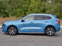 Пороги труба 75х42 овал с проступью для Haval Jolion 1.5 2WD 2021- 