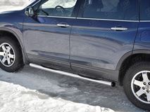 Пороги труба d76 с накладкой (вариант 2) для HONDA CR-V 2016-2018