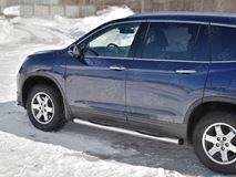 Пороги труба d76 с накладкой (вариант 2) для HONDA CR-V 2016-2018