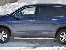 Пороги труба d76 с накладкой (вариант 2) для HONDA CR-V 2016-2018