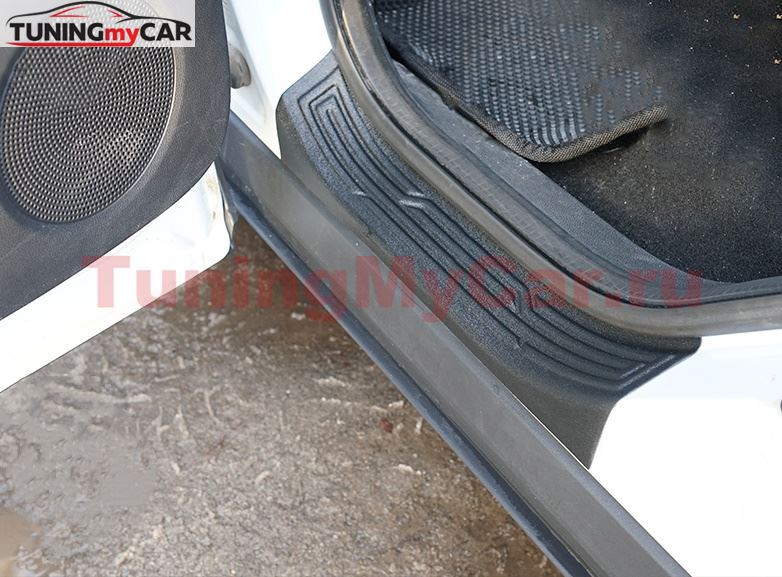 Накладки на внутренние пороги дверей для Ford Kuga 2012-2016
